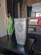 Zilveren vloervaas met reliëf - Wegens verhuizing!, Ophalen, Binnen, 30 tot 60 cm