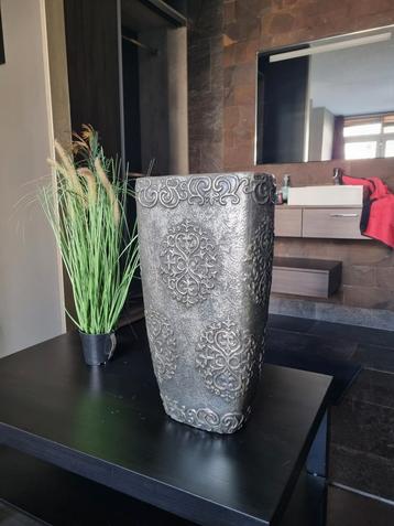 Zilveren vloervaas met reliëf - Wegens verhuizing! beschikbaar voor biedingen