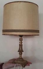 Mooie lamp met bewerkte koperen voet., Ophalen of Verzenden, Zo goed als nieuw, Rond