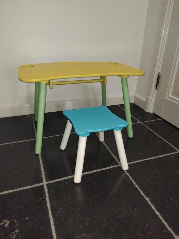 Vrolijke tekentafel kindertafel met kruk - peuter en kleuter, Kinderen en Baby's, Kinderkamer | Tafels en Stoelen, Gebruikt, Tafel(s) en Stoel(en)