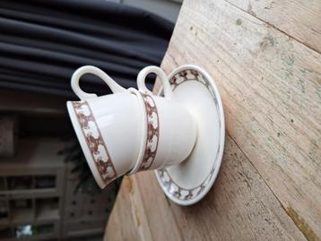 2 kop en schotel van Vos beschikbaar voor biedingen