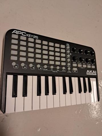 Akai APC Key 25 - USB input hapert is te repareren beschikbaar voor biedingen