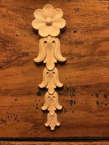 Brocant houtsnijwerk ornament verticaal bloem beschikbaar voor biedingen