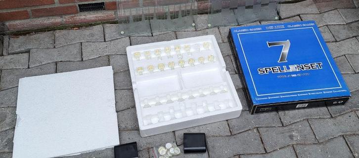 Te koop 7 glazen spellen nieuw in doos, Hobby en Vrije tijd, Gezelschapsspellen | Bordspellen, Nieuw, Een of twee spelers, Ophalen of Verzenden
