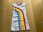 K3 regenboogjurkje, Kinderen en Baby's, Carnavalskleding en Verkleedspullen, Ophalen of Verzenden, Zo goed als nieuw, 122 t/m 128