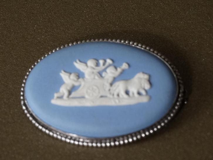 Wedgwood lichtblauwe camee broche in zilveren parelrand, Sieraden, Tassen en Uiterlijk, Broches, Gebruikt, Zilver, Zilver, 4 tot 7 cm