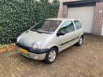 Leuke Renault Twingo 1.2 2000 initiale Paris airco leder, Auto's, Renault, Voorwielaandrijving, 447 kg, 600 kg, Handgeschakeld