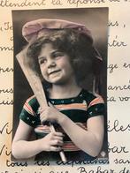 Kinderen met speelgoed - 1910 Kindje met slaghout, Ophalen of Verzenden, Voor 1920, Gelopen, Kinderen