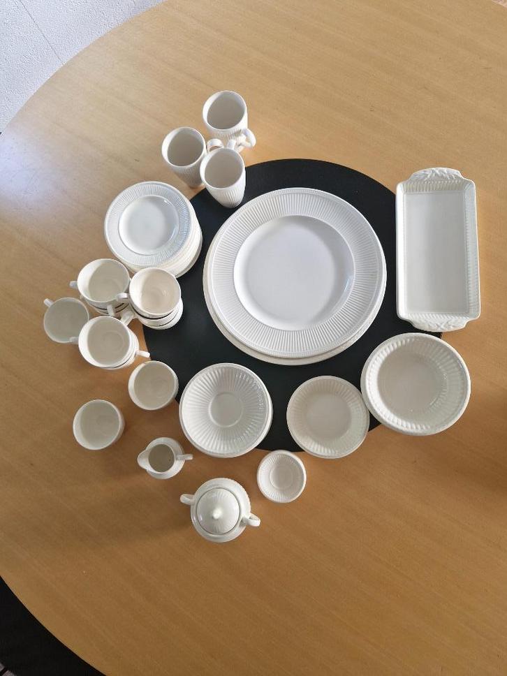 Wedgewood servies Edme 56 delen, Huis en Inrichting, Keuken | Servies, Zo goed als nieuw, Overige typen, Wedgwood, Aardewerk, Ophalen