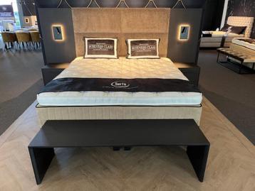Demo: Serta Maestro wood  incl. nachtkasten en bedbank beschikbaar voor biedingen