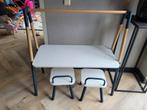 Bureau kinderen met 2 stoelen, Ophalen, Zo goed als nieuw, Stoel(en)