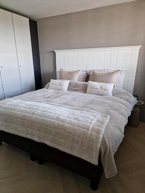 riviera maison faux fur throw bontplaid beige wit, Huis en Inrichting, Woonaccessoires | Plaids en Woondekens, Zo goed als nieuw