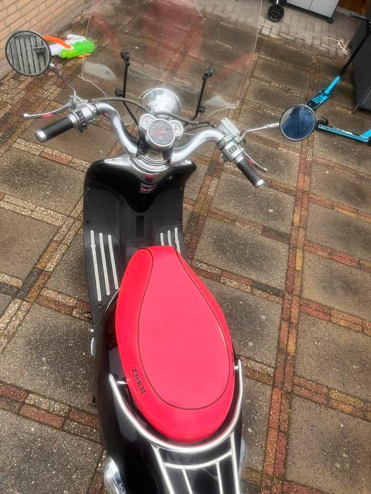 Znen legend uit 2012, Fietsen en Brommers, Snorfietsen en Snorscooters, Zo goed als nieuw, Overige merken, Benzine, Ophalen