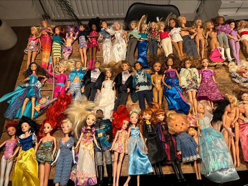 Grote partij Barbies en andere modepoppen, Kinderen en Baby's, Speelgoed | Poppen, Gebruikt, Barbie, Ophalen of Verzenden