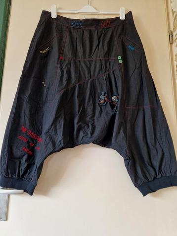 Als nieuw! Neslay zwart katoenen aparte harembroek met kleur beschikbaar voor biedingen