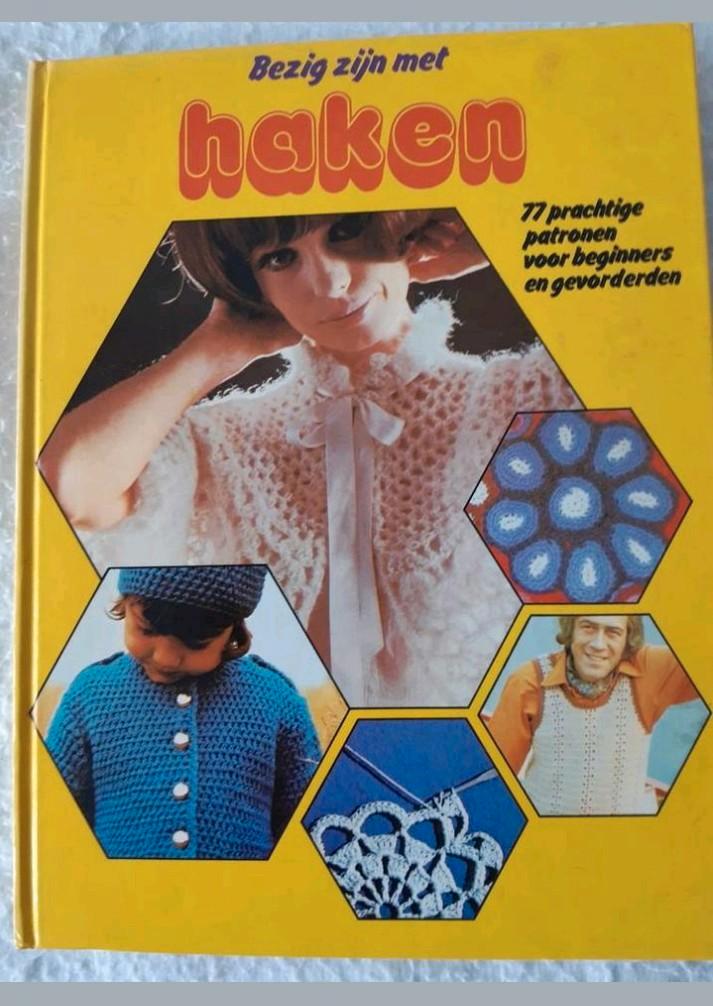 Uit 1972, Bezig zijn met haken, Boeken, Hobby en Vrije tijd, Breien en Haken, Ophalen of Verzenden