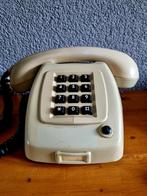 2 nostalgische ptt telecom telefoons waaronder een zeldzame, Telecommunicatie, Vaste telefoons | Niet Draadloos, Ophalen of Verzenden