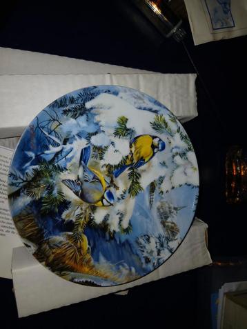 Decoratief bord met vogels beschikbaar voor biedingen