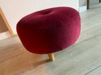 Rood fluwelen voetenbankje / poefje vintage, Huis en Inrichting, Minder dan 50 cm, Gebruikt, Rond, Ophalen of Verzenden