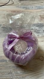 Nieuw paarse bloemenkaars met een waxinelichtje, Huis en Inrichting, Overige materialen, Overige kleuren, Nieuw, Ophalen of Verzenden