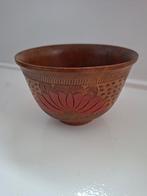 Oude houten kom met chinese bloemgravure - 14cm, Gebruikt, Schaal, Rond, Ophalen of Verzenden