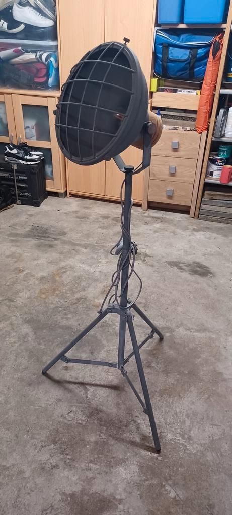 Industriële Vloerlamp - 130cm Hoog, Huis en Inrichting, Lampen | Vloerlampen, Gebruikt, 100 tot 150 cm, Metaal, Ophalen