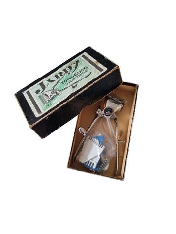 Antiek scheermes beschikbaar voor biedingen