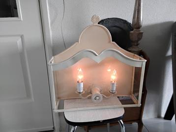 2 Prachtige metalen hand made wandlampen met gegraveerd glas beschikbaar voor biedingen