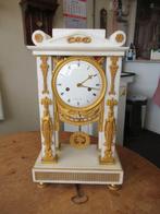 Oer 10953 ANTIEKE 18e eeuwse wit marmeren Directoire pendule, Ophalen