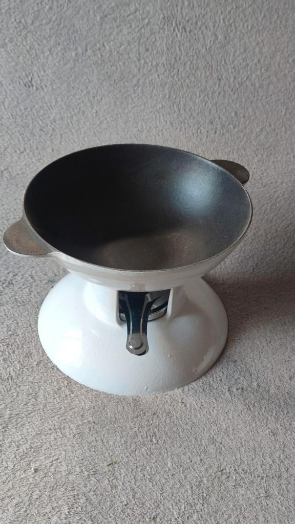 NIEUW Wit geëmailleerde gietijzeren fondueset / wok, Witgoed en Apparatuur, Fonduesets, Nieuw, Fondueset, Brander, Ophalen of Verzenden