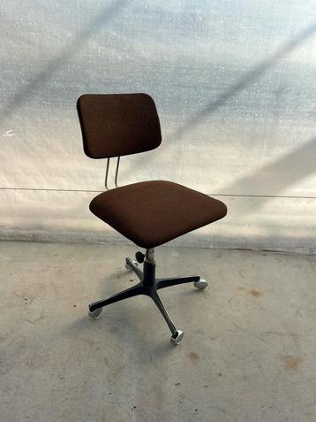Vintage bureau stoel kamnik stijl beschikbaar voor biedingen