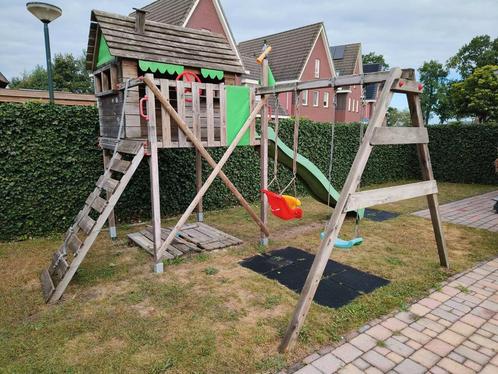 Speelhuisje met glijbaan & schommel – nog in goede staat, Kinderen en Baby's, Speelgoed | Buiten | Speeltoestellen, Gebruikt, Glijbaan