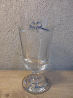 Tulpvormig glas op voet met strikpatroon, Ophalen of Verzenden