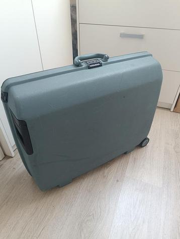 Stevige Samsonite koffer (lees verder) beschikbaar voor biedingen
