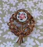 Vintage jaren '50 Guilloche broche: emaille roosje & strass., Ophalen of Verzenden, Gebruikt, Roze, Met strass