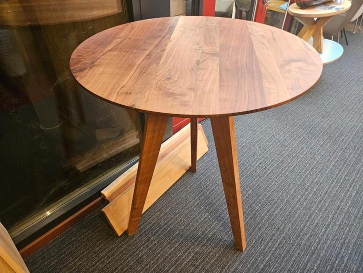 Ronde noten statafel rond 90cm H110cm Opruiming showroom, Huis en Inrichting, Tafels | Statafels, Nieuw, Ophalen