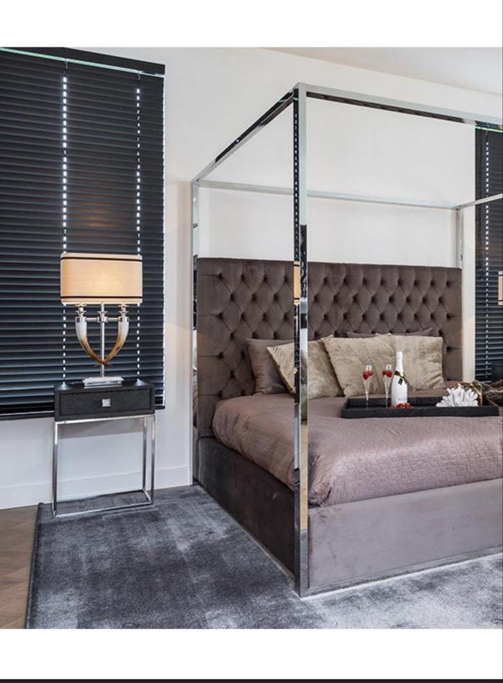 Stijlvol Bed met 2 Poefjes, Huis en Inrichting, Slaapkamer | Bedden, Zo goed als nieuw, Tweepersoons, 160 cm, 200 cm, Stof, Bruin