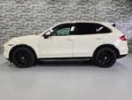 Mooie Porsche Cayenne 3.0 D *21 inch*Trekhaak*PDC*NAP*!, Automaat, Gebruikt, 255 €/maand, Wit