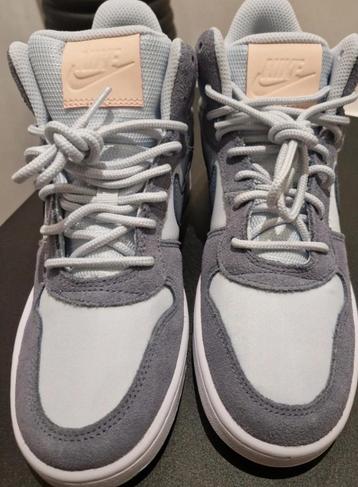 Nike Court Borough - Maat 38.5 beschikbaar voor biedingen