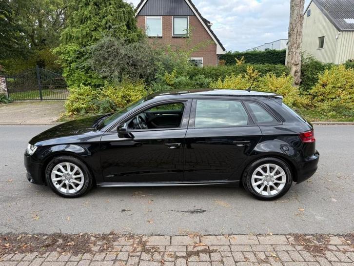 Audi A3 Sportback 1.6 TDI ultra Attraction *trekhaak*leer*NA, Auto's, Audi, Bedrijf, A3, ABS, Airbags, Airconditioning, Centrale vergrendeling