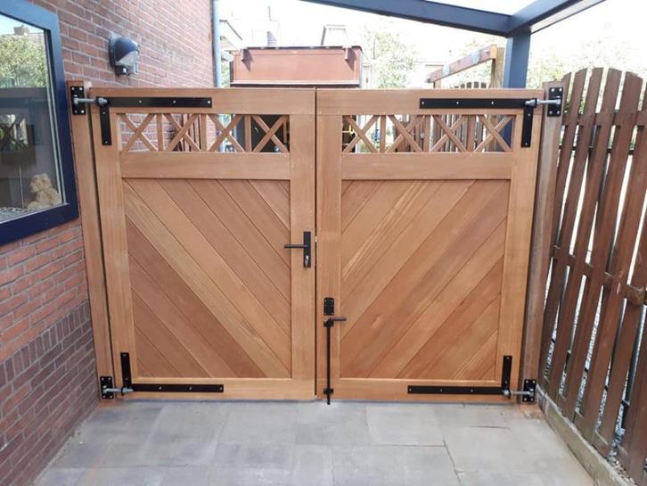 Massief Bangkirai poorten in diverse uitvoeringen MAATWERK!, Tuin en Terras, Tuinpoorten, Nieuw, Draaipoort, Hout, 150 tot 200 cm