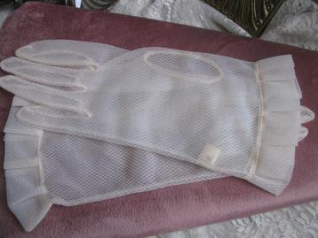 Brocante Kinder / Communie Handschoenen met Roesel / Maat 6 beschikbaar voor biedingen