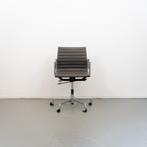 5 Vitra Eames Ea 117 bureaustoel Grijs Leer Chroom, Huis en Inrichting, Bureaustoelen, Ergonomisch, Zo goed als nieuw, Grijs, Bureaustoel