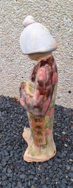 Oud Japans keramisch beeld in traditionele kleding., Ophalen