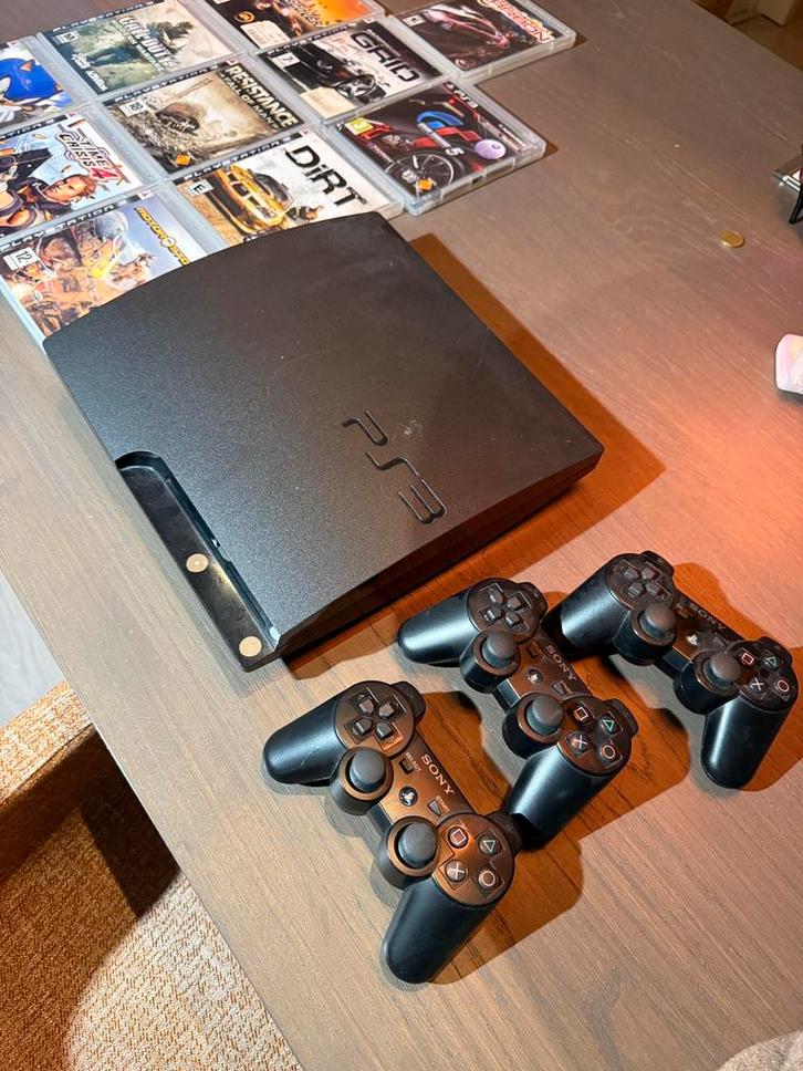 Playstation 3 slim, 3 controllers en diverse games, Spelcomputers en Games, Spelcomputers | Sony PlayStation 3, Zo goed als nieuw