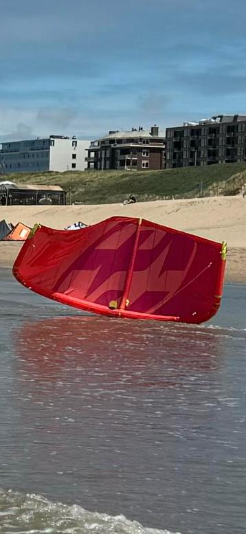 Fone Breeze 7m2,  3 strut foil kite of kinderen lessen beschikbaar voor biedingen