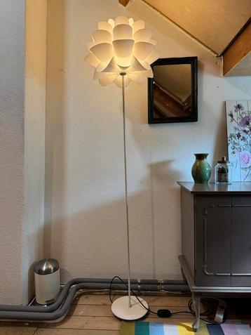 Staande lamp, vloerlamp beschikbaar voor biedingen