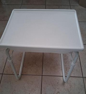 Bed tafeltje beschikbaar voor biedingen