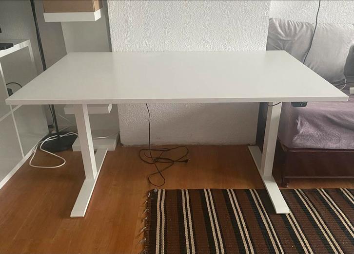 Elektrisch verstelbaar bureau, Huis en Inrichting, Bureaus, Zo goed als nieuw, Stabureau, Elektrisch, Ophalen of Verzenden