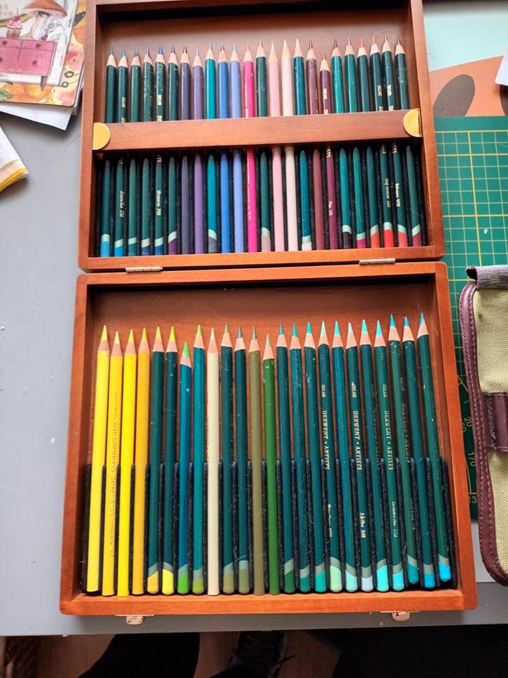 Set 72 derwent artist, 5 procolour, 2 colousoft, Hobby en Vrije tijd, Tekenen, Zo goed als nieuw, Potlood of Stift, Ophalen of Verzenden